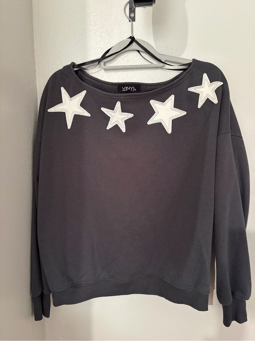 VINYL Women’s Black Long Sleeve Star Appliqué Sweatshirt – Size L